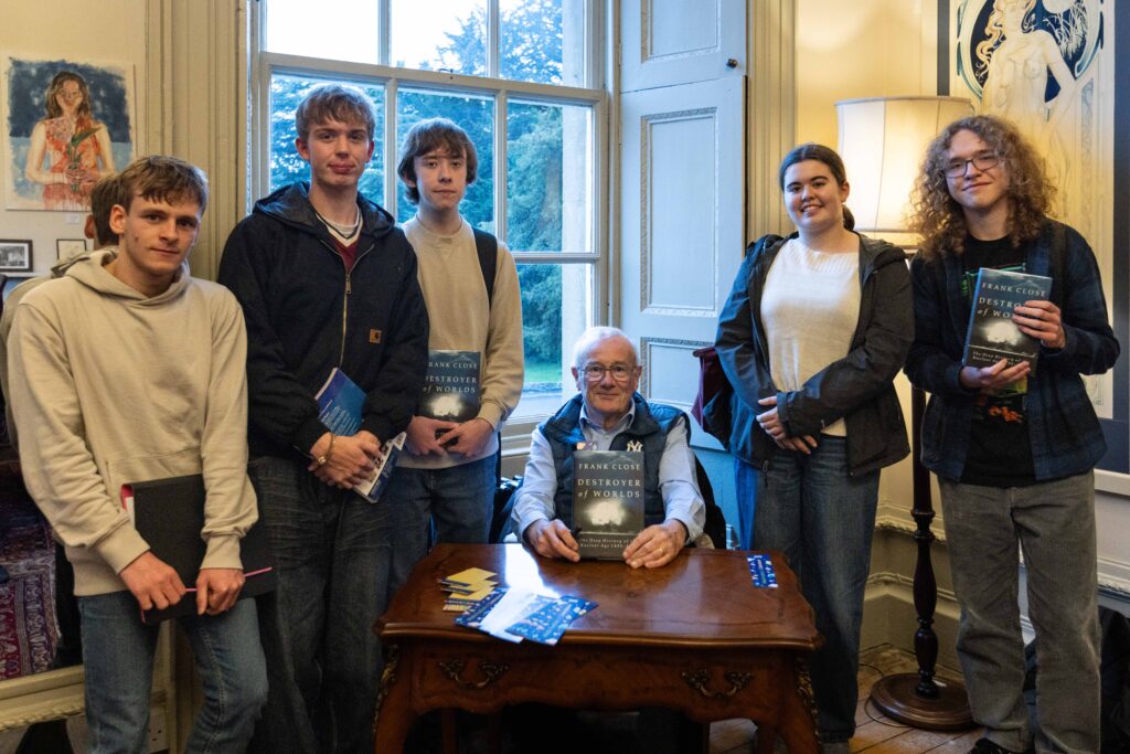 Physics Students meet Frank Close